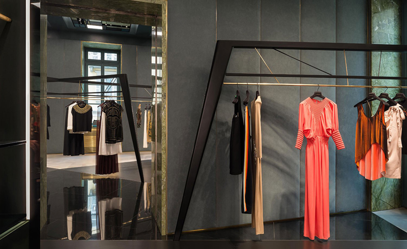 商業街女裝店裝修效果圖